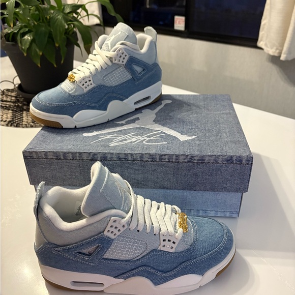 Jordan Athletic Shoes in Blue and White
